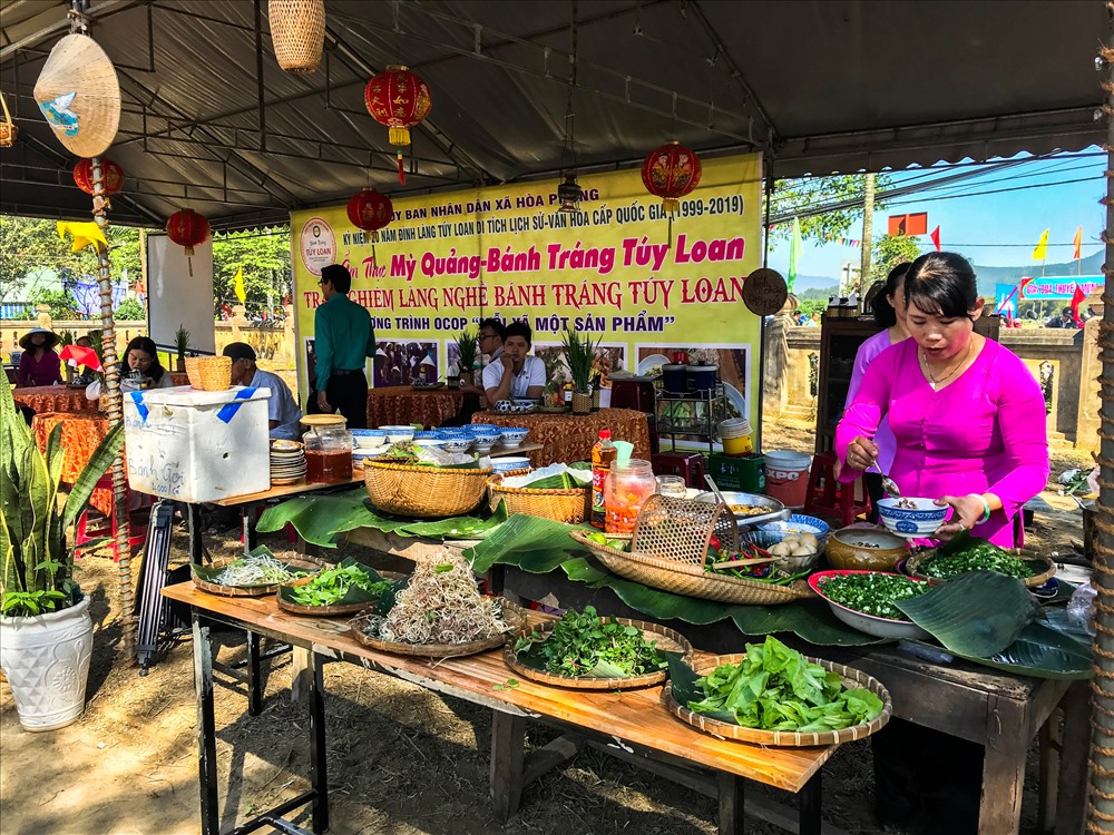 Ẩm thực mỳ quảng - bánh tráng Túy Loan.