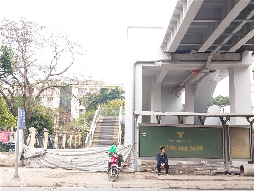Hiện vẫn còn khoảng 5% tổng khối lượng công trình chưa hoàn thành. Ghi nhận nhiều nhà ga của tuyến đường sắt vẫn còn ngổn ngang.