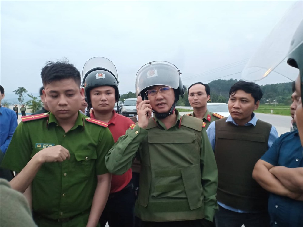 Đại tá Đại tá Lê Văn Sao, Giám đốc Công an tỉnh Hà Tĩnh (giữa) chỉ đạo đánh án