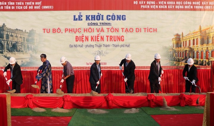 Bộ trưởng Nguyễn Ngọc Thiện tham dự lễ khởi công. Ảnh: PĐ.