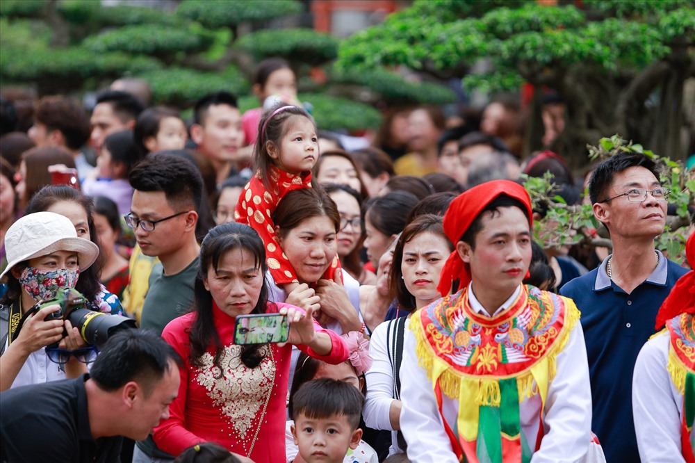 Nhá»¯ng nÄm qua, xÃ£ TÃ¢n Triá»u nÃ³i chung vÃ  lÃ ng Triá»u KhÃºc nÃ³i riÃªng Äang chuyá»n mÃ¬nh nhanh chÃ³ng, phÃ¡t triá»n máº¡nh máº½ theo hÆ°á»ng ÄÃ´ thá» nhÆ°ng váº«n giá»¯ ÄÆ°á»£c sáº¯c thÃ¡i Äáº­m nÃ©t cá»§a má»t miá»n quÃª vÃ¹ng Äá»ng báº±ng chÃ¢u thá» vá»i nhá»¯ng giÃ¡ trá» vÄn hoÃ¡ Äáº·c sáº¯c ÄÆ°á»£c báº£o tá»n, phÃ¡t huy. 