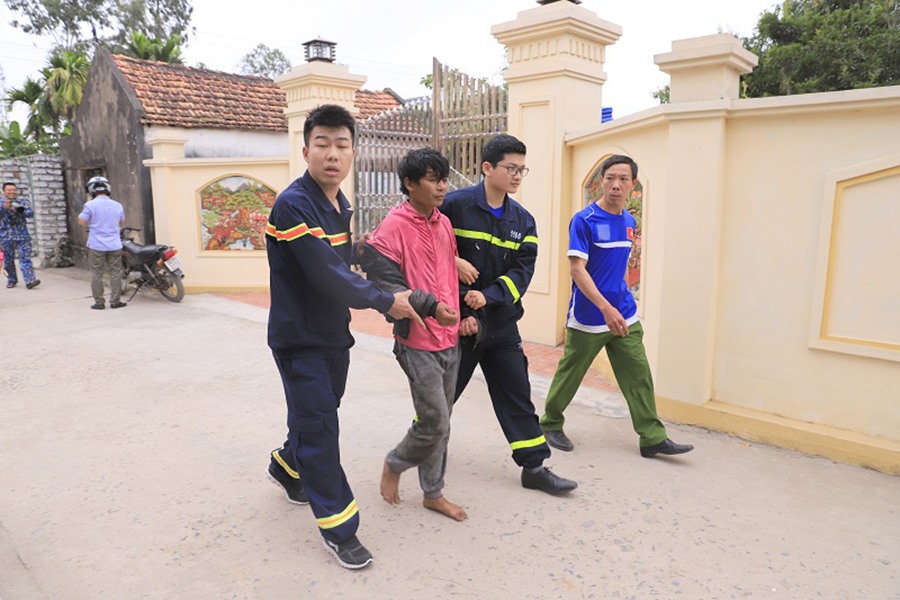 Đối tượng được về trụ sở UBND xã Trung Hà để lấy lời khai.