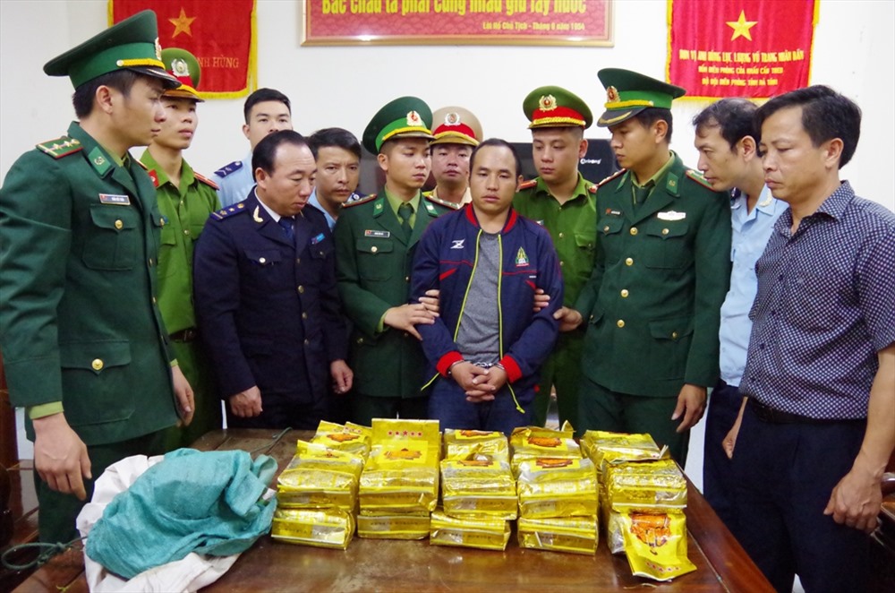 Tang vật là 294 kg ma túy đá