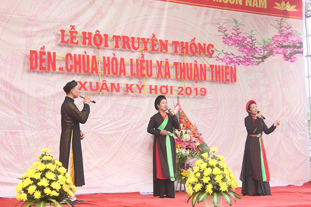 Các tiết mục ca nhạc mở đầu buổi lễ.