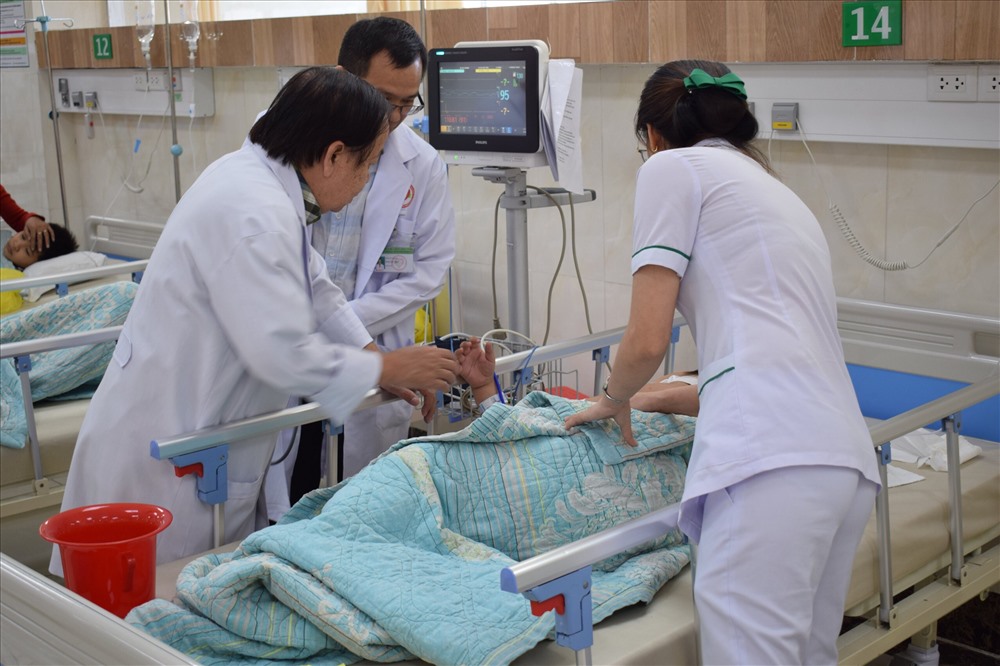 Tích cực điều trị cho các em học sinh