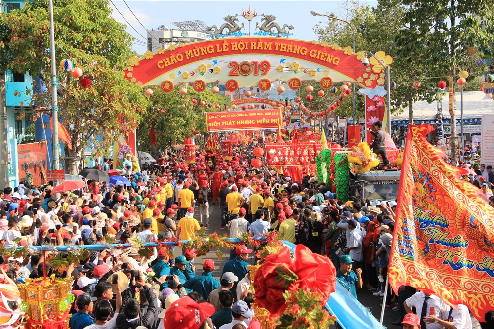 Kiệu bà bắt đầu từ miếu Bà Thiên Hậu triên đường Nguyễn Du sẽ đi qua các tuyến đường ở trung tâm TP Thủ Dầu Một.