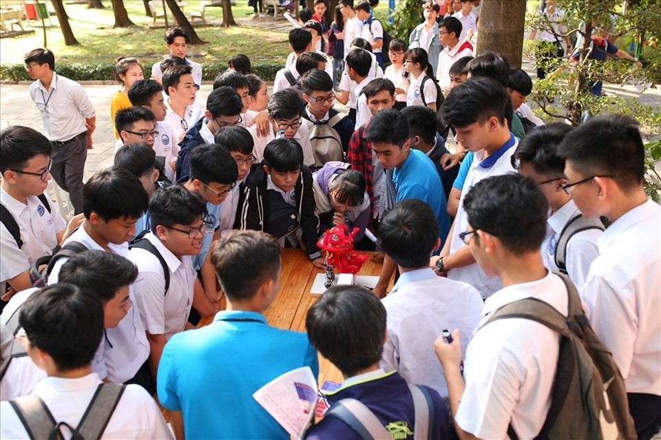 Học sinh THPT tham gia tư vấn tuyển sinh 2019. Ảnh: Ban truyền thông ĐH Sư phạm Kỹ thuật TPHCM