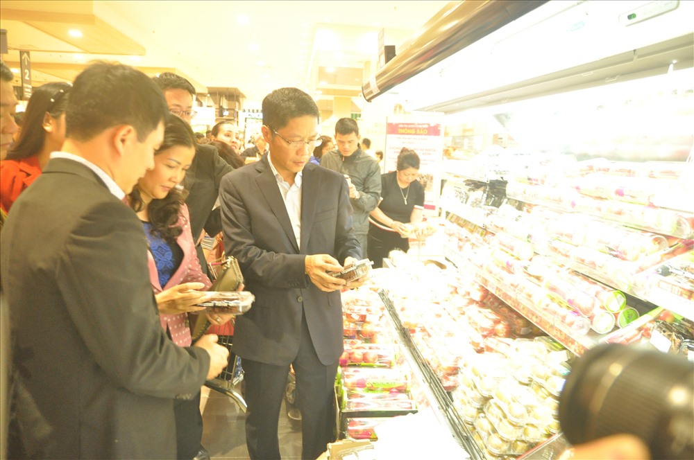 Bộ trưởng Bộ Công Thương kiểm tra đột xuất thị trường ngày áp Tết  - Ảnh 1.