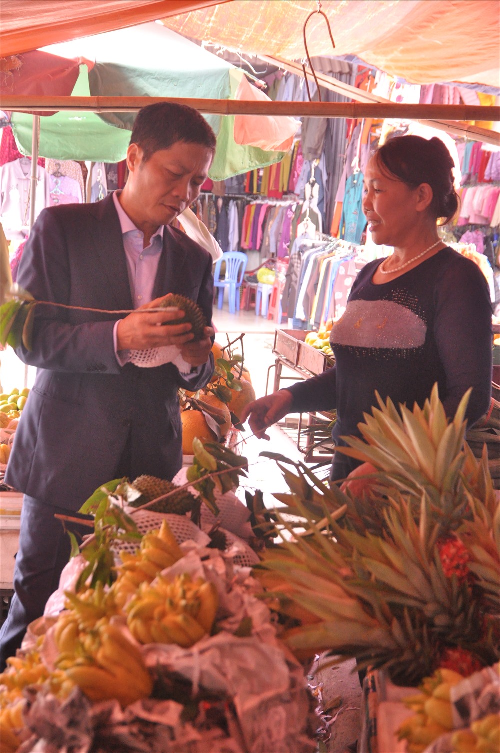 Bộ trưởng Bộ Công Thương kiểm tra đột xuất thị trường ngày áp Tết  - Ảnh 5.