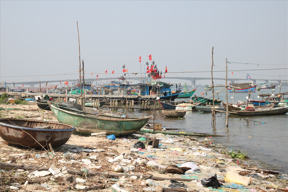 Trước mặt, địa phương trích nguồn ngân sách ra để xử lý. Lâu dài, địa phương phải tìm nguồn khác để bù vào...” - ông Thống trăn trở.