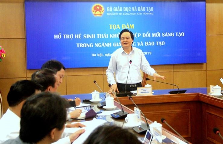 Bộ trưởng Phùng Xuân Nhạ nhấn mạnh đến động lực của hoạt động khởi nghiệp trong nhà trường. Ảnh: BGD