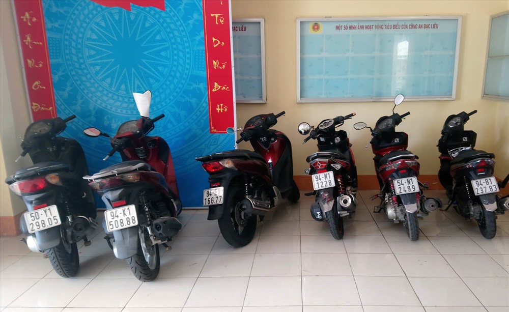 phương tiện các đối tượng di chuyển đi rút tiền, chuyển tiền tại các cây ATM.