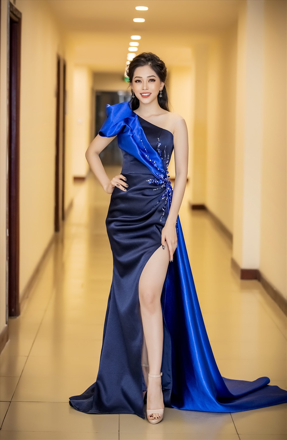 Á hậu 1 Hoa hậu Việt Nam 2018 cho biết sẽ trau dồi để trở thành một MC song ngữ.