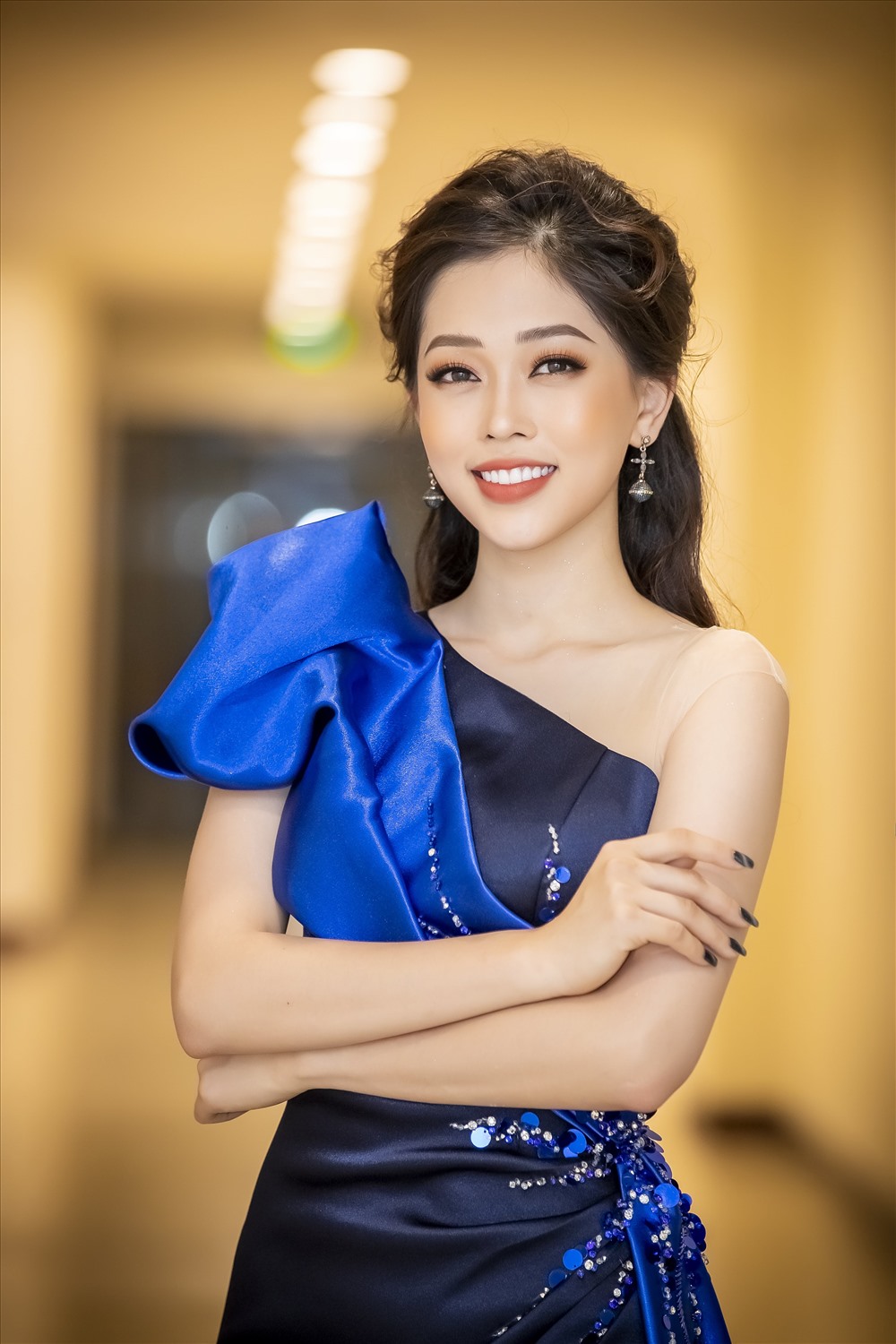 Á hậu 1 Hoa hậu Việt Nam 2018 cho biết sẽ trau dồi để trở thành một MC song ngữ.