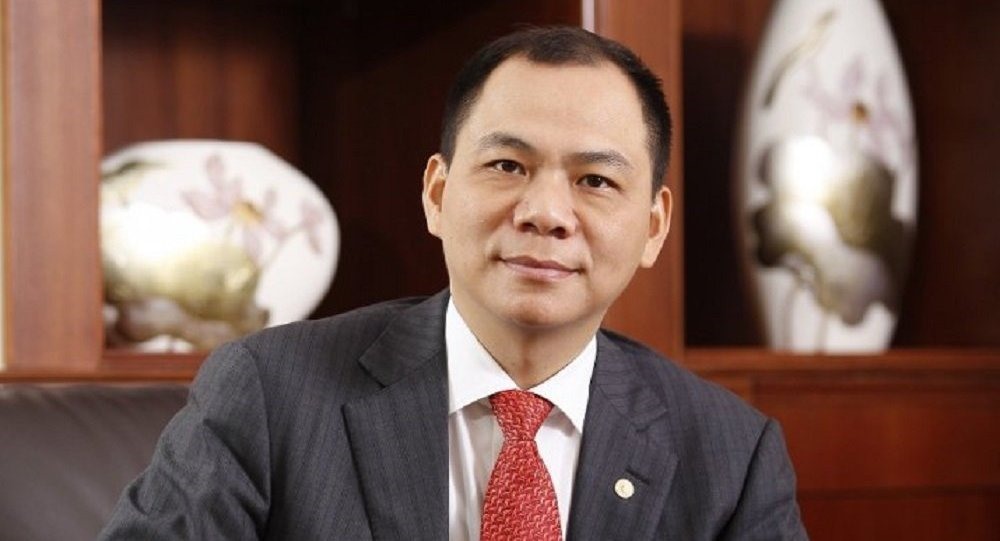 Chủ tịch Tập đoàn VinGroup, Phạm Nhật Vượng chia sẻ: “Tiền là công cụ, phương tiện của mình làm việc. Trong người tôi không bao giờ có đồng nào, khi đi ra ngoài cần tiêu gì đấy lại phải mượn lái xe. Nói đến cùng thì Vingroup đã phải là có nhiều tiền đâu để thực hiện hàng loạt dự án lớn như thế. Mình cũng phải đi vay và cứ phải lấy miền xuôi nuôi miền ngược để mà chiến đấu thôi. Nhưng các dự án đều có tính thuyết phục cao nên mới vay được và lúc nào cũng phải vay đến 50-70 nghìn tỉ, đâu phải là ít đâu“.