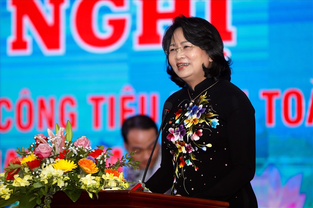 Đồng chí Đặng Thị Ngọc Thịnh, Ủy viên Ban Chấp hành Trung ương Đảng, Phó Chủ tịch nước Cộng hòa Xã hội Chủ nghĩa Việt Nam phát biểu tại Hội nghị. Ảnh: Sơn Tùng.