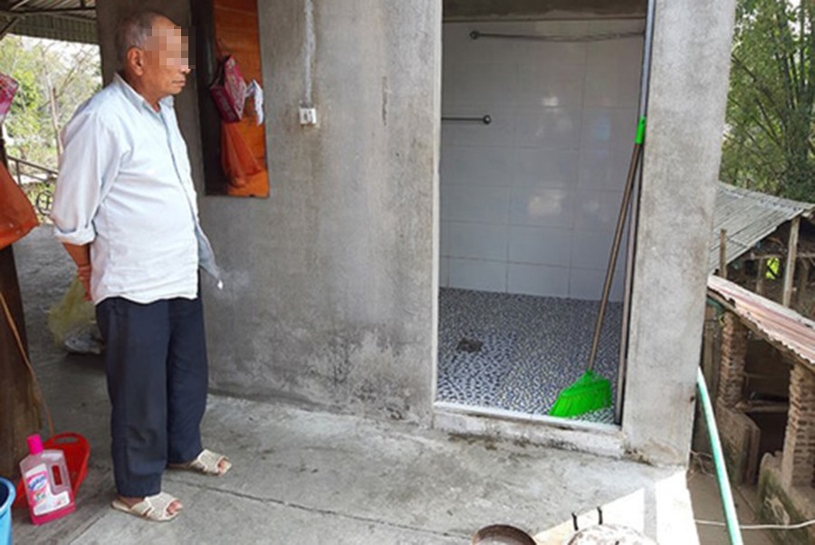 Khu vực nhà tắm nơi Luân sát hại con trai.