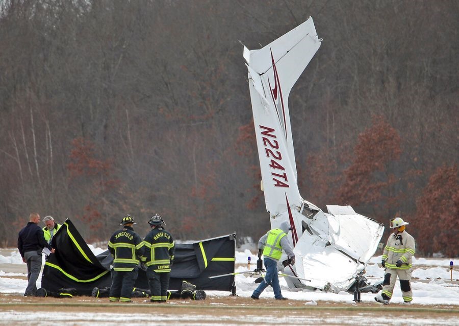 Hiện trường vụ tai nạn máy bay ở Massachusetts. Ảnh: AP