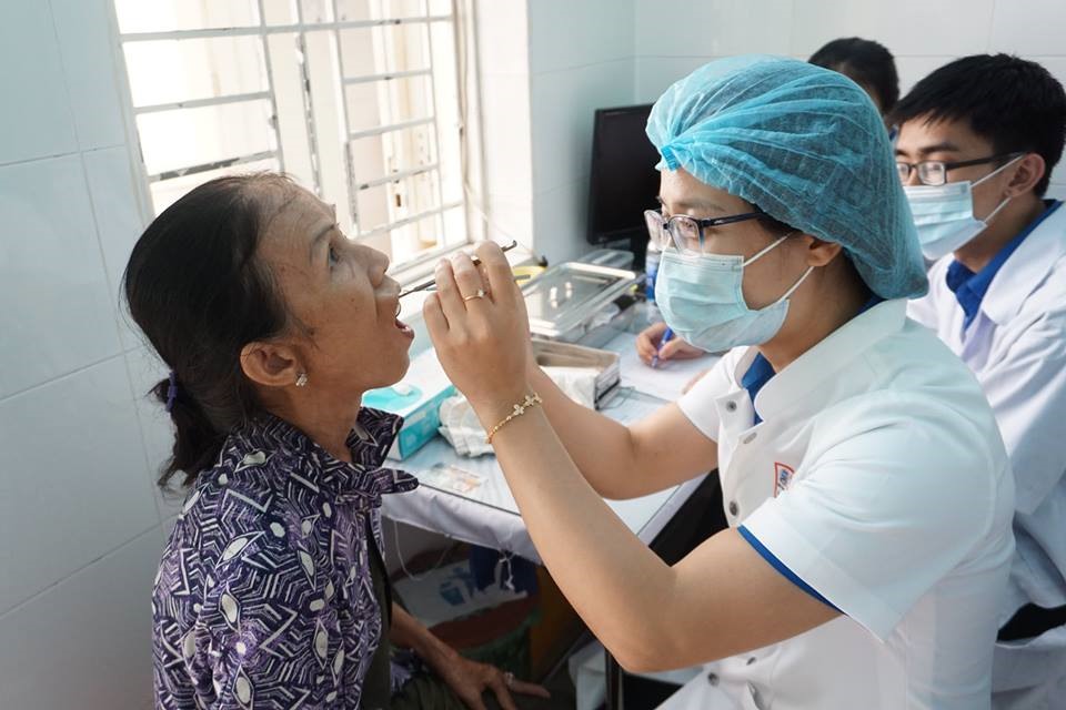 Dịp này, bà con được tiếp cận với các hoạt động khám bệnh chuyên sâu. Ảnh: Bệnh viện cung cấp.