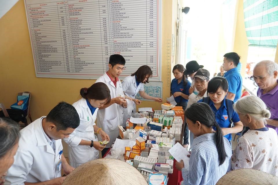 Phần lớn bà con có hoàn cảnh khó khăn, gia đình chính sách tại phường Hương An. Ảnh: Bệnh viện cung cấp.