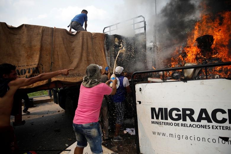 Khu vực biên giới giữa Venezuela và Colombia, phe đối lập đang tìm mọi cách đưa hàng viện trợ vào lãnh thổ Venezuela, bất chấp sự phản đối của chính phủ nước này. Ảnh: Reuters.