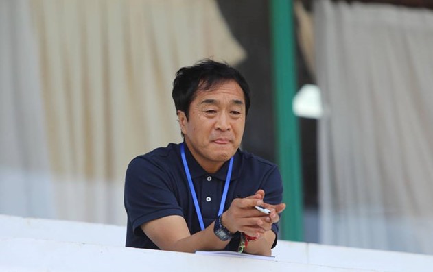 HLV Lee Young-jin đã dự khán trận đấu. Ảnh: Ngọc Anh