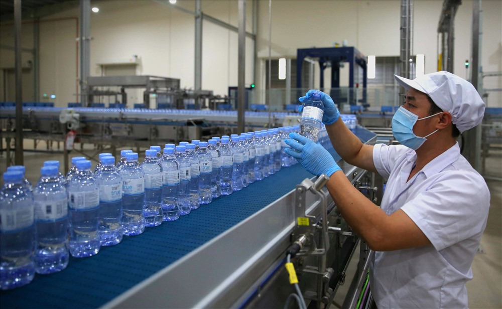 Nhà máy – nơi sản xuất ra sản phầm nước tinh khiết mang thương hiệu TH true WATER được lắp đặt dây chuyền hiện đại nhất thế giới, tự động hóa hoàn toàn