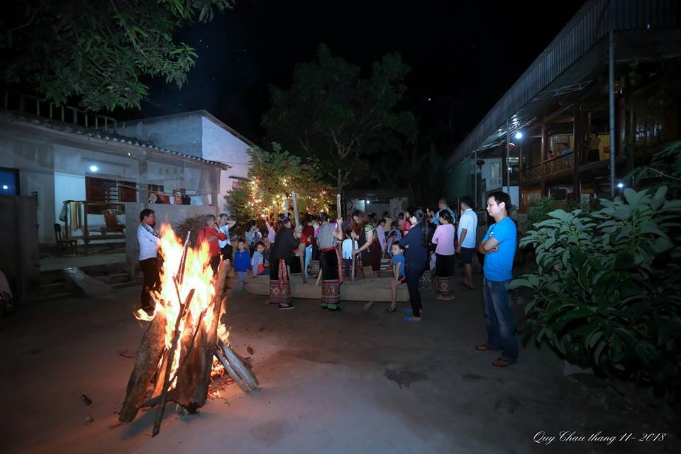 Tham gia đêm lửa trại