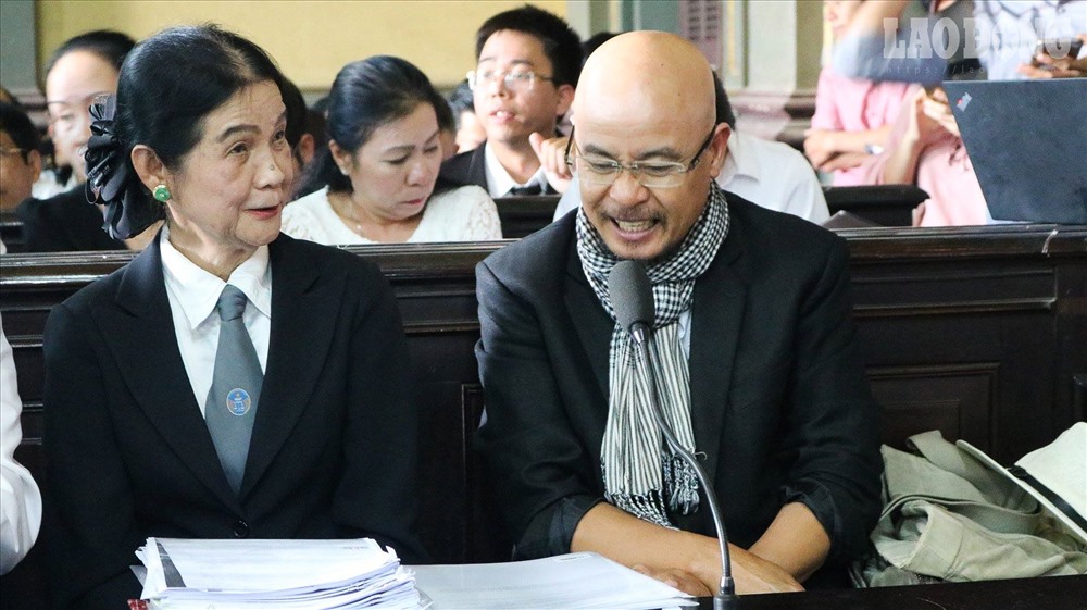 Ông Đặng Lê Nguyên Vũ trước phiên xử.
