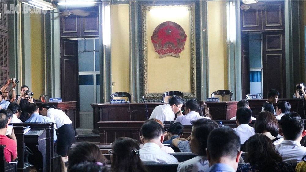 Hình ảnh tại phiên tòa hôm nay.