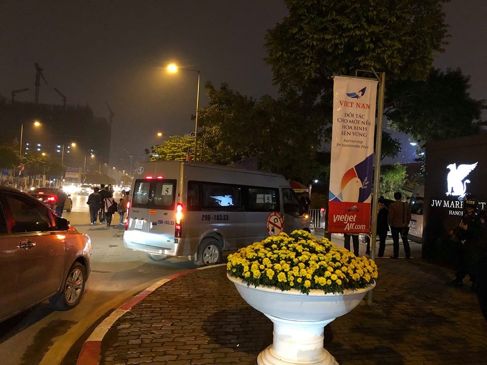 Các phương tiện vào khách sạn đều được kiểm tra kỹ lưỡng.