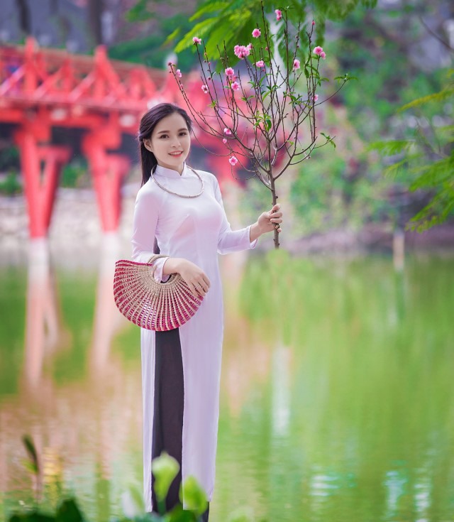 Trước đó, Phương Linh từng đoạt giải Hoa khôi Nét đẹp Tràng An khi còn là học sinh trường THPT Việt Đức. Ảnh: FBNV.