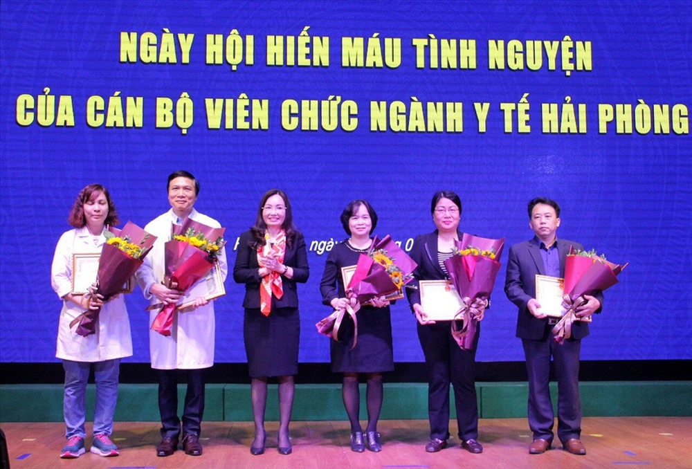 Ngành y tế biểu dương những cá nhân hiến máu cứu người