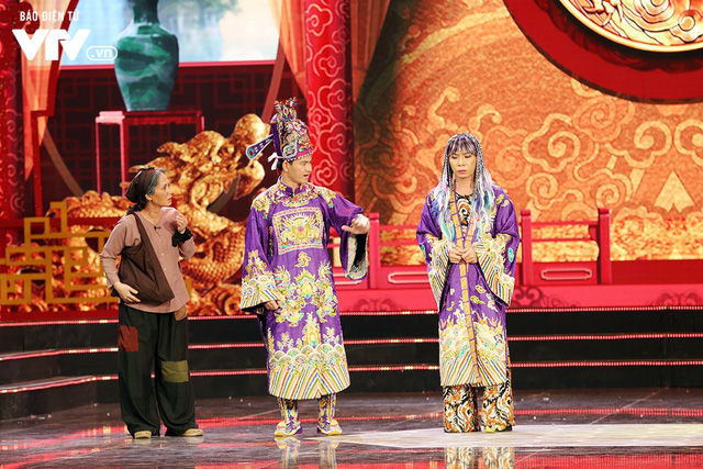 NSND Lan Hương vào vai người dân mong Ngọc Hoàng giải đáp những thắc mắc. Ảnh: VTV.