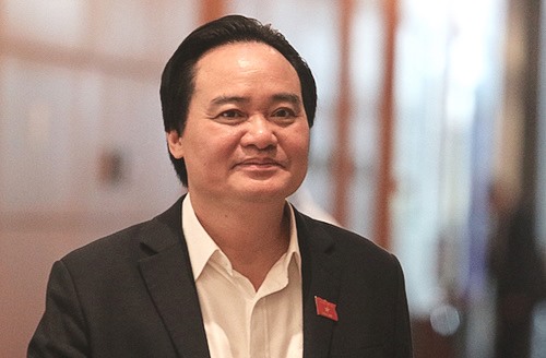Theo VOV, Bộ trưởng Phùng Xuân Nhạ cho rằng, cứ kêu gọi là xã hội phải tin vào ngành giáo dục trong khi sự chuyển biến lại không có thì đó chỉ là khẩu hiệu.