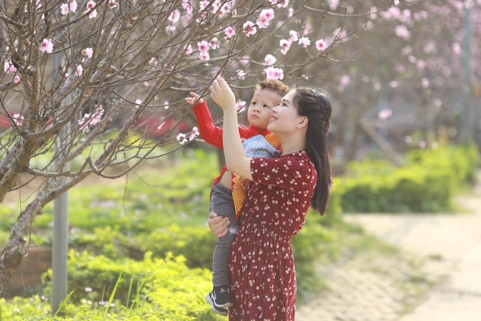Chị Đỗ Thuý Nga nuôi dạy con trai khôn lớn, khoẻ mạnh. Ảnh: NV