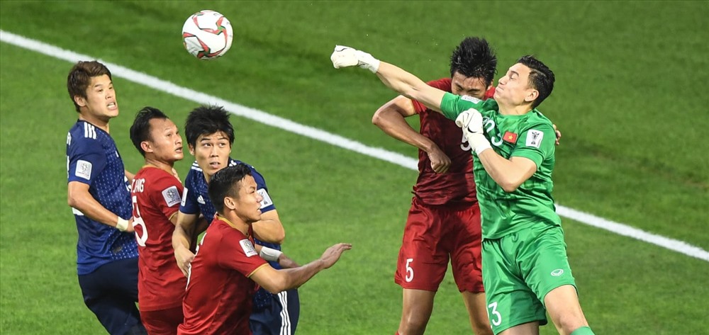 Văn Lâm và Văn Hậu có thể trở thành đồng đội tại CLB Muangthong United. Ảnh AFC