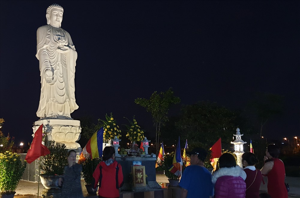 Đây là nét đẹp văn hóa của người dân Quảng Bình vào dịp đầu năm mới. Ảnh: Lê Phi Long