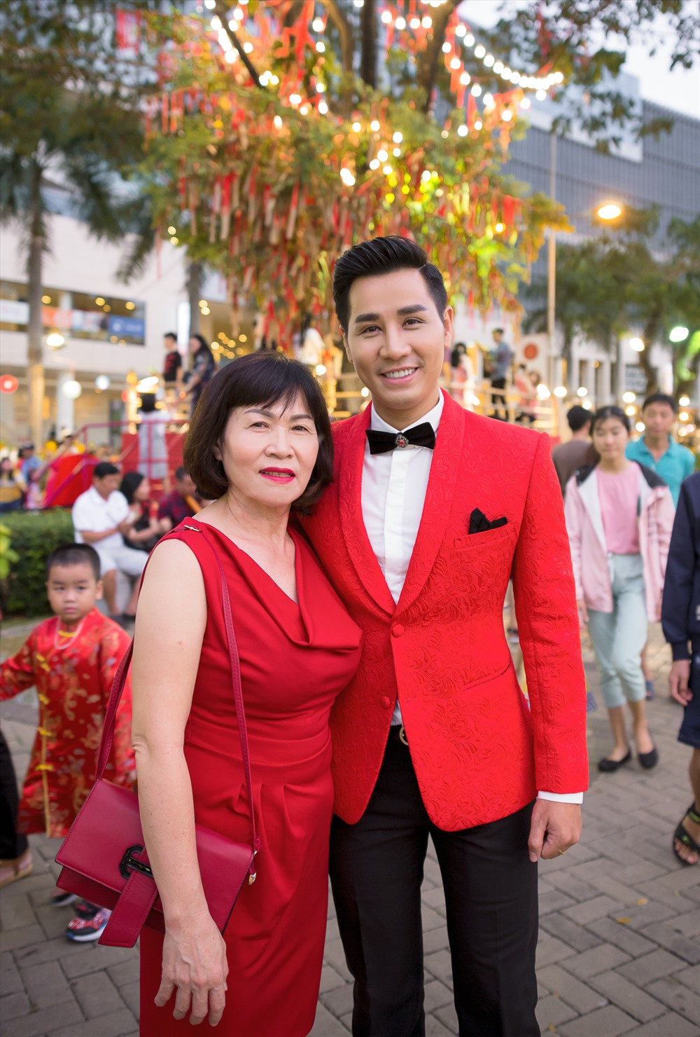 Với Nguyên Khang, mẹ là người quan trọng nhất đời, đã hy sinh nuôi dạy 2 anh em khôn lớn.