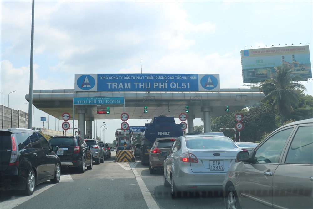 Ùn tắc tại các trạm thu phí hướng về Vũng Tàu.