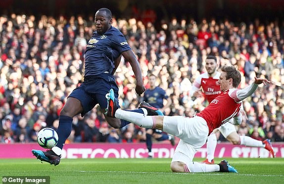 Lukaku lại vô duyên như mọi khi. Ảnh: Getty.