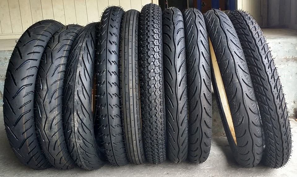 Nên kiểm tra lốp xe đã đủ hơi hay chưa, nếu lốp xe đã quá mòn ta cũng nên thay để đảm bảo an toàn khi di chuyển.