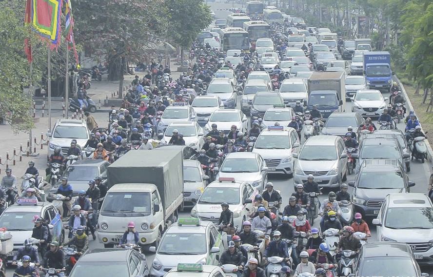 Hà Nội đang tiếp tục nghiên cứu việc cấm xe máy vào nội đô. Ảnh Trần Vương