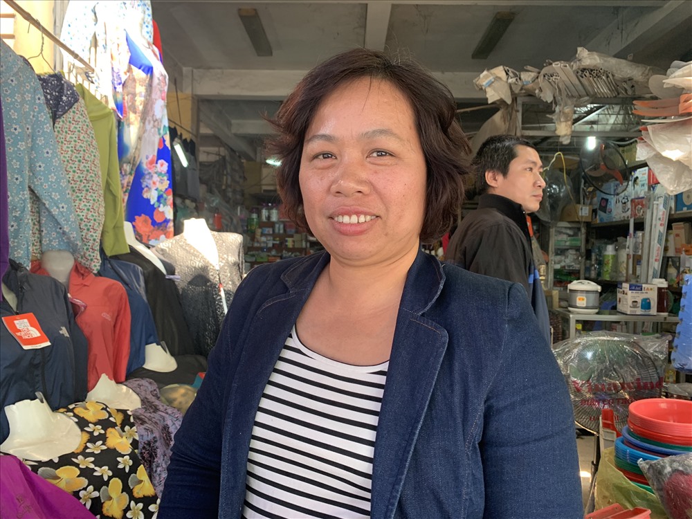Chị Nguyễn Thị Duyên (48 tuổi, tiểu thương chợ Thượng Đình).