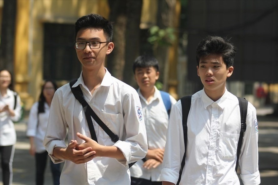 Kỳ thi vào lớp 10 năm học 2019-2020 sẽ thi 4 môn. Đó là Văn, Toán, Ngoại ngữ và Lịch sử. Ảnh minh họa: Tô Thế