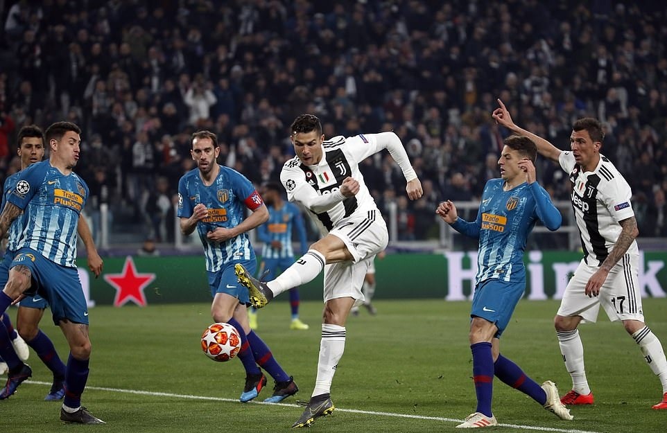 Bàn mở tỉ số quan trọng của Ronaldo. Ảnh: Getty.