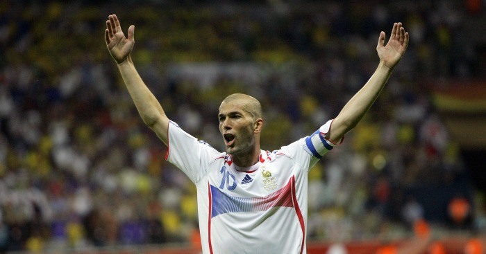 Zidane đeo băng đội trưởng cùng tuyển Pháp chiến đấu tại World Cup 2006. Ảnh: Planetfootball