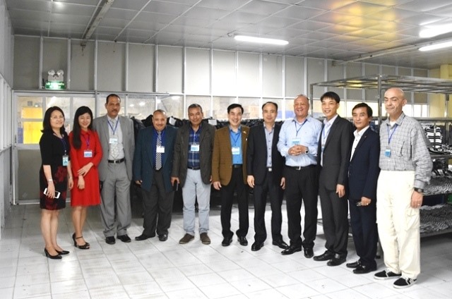 Đoàn đại biểu Liên hiệp CĐ Dệt May Ai Cập thăm và làm việc tại Cty CP Tiên Hưng. Ảnh: CĐ Dệt May VN