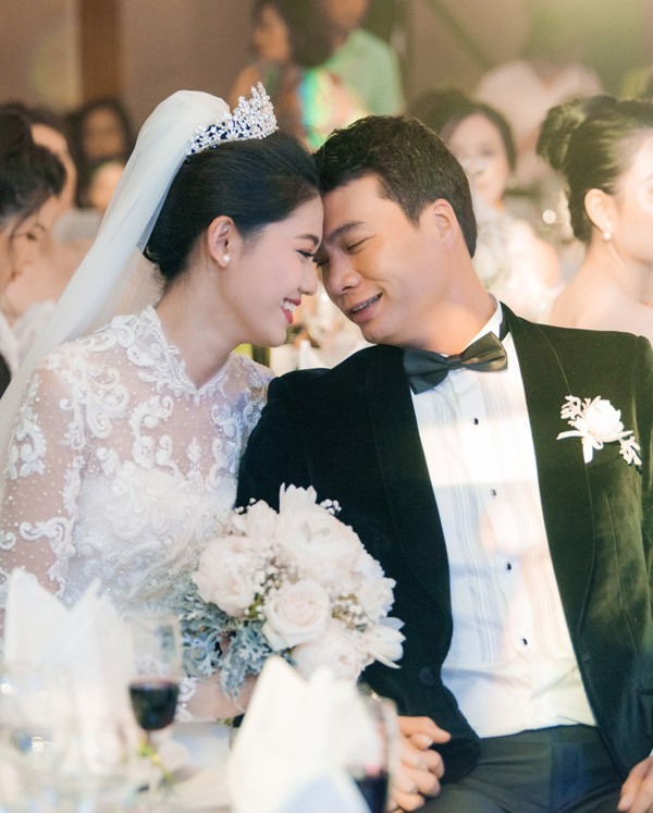 Á hậu Thanh Tú và chồng đại gia hơn 16 tuổi.