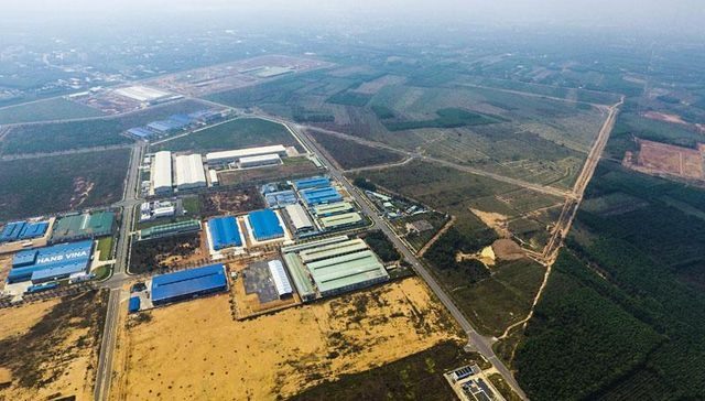 KCN Giang Điền được chụp từ Flycam. Trong tương lai, 22 doanh nghiệp tại KCN Biên Hòa 1 sẽ được di dời về đây hình thành nên một khu đô thị mới, góp phần giúp thị trường BĐS tại đây thêm phần nhộn nhịp.